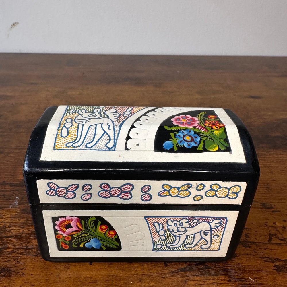 Vintage Olinala Mexican Folk Art Hand Painted Wood Trinket Box - Cat & Floral